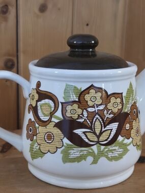 Sadler White Ceramic Tea Pot with Brown Markings Flowers